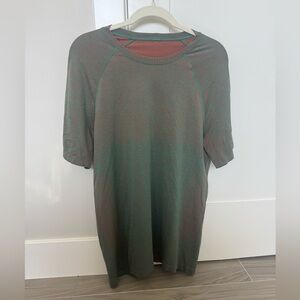Men's Lululemon Green/Orange Shirt Medium